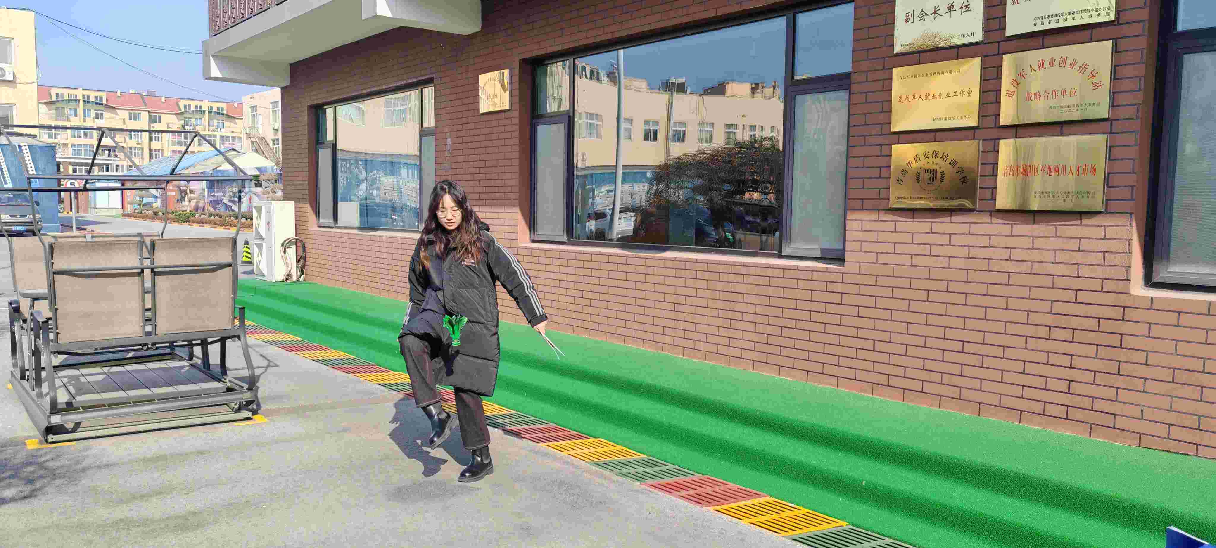 Aktiviti Menendang Shuttlecock Luar Selepas Rehat Makan Tengahari